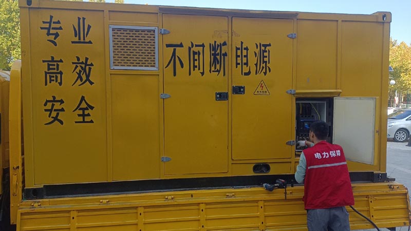宁津柴油发电机组和UPS电源配合使用时，如何避免切换过程中的电力中断？